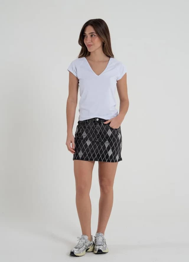 Remera jry spandex escote V con costuras