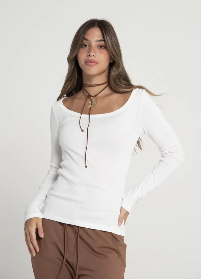 Remera manga larga rib escote cavado