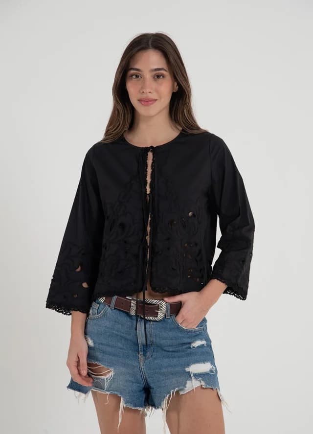 Camisa calada para atar